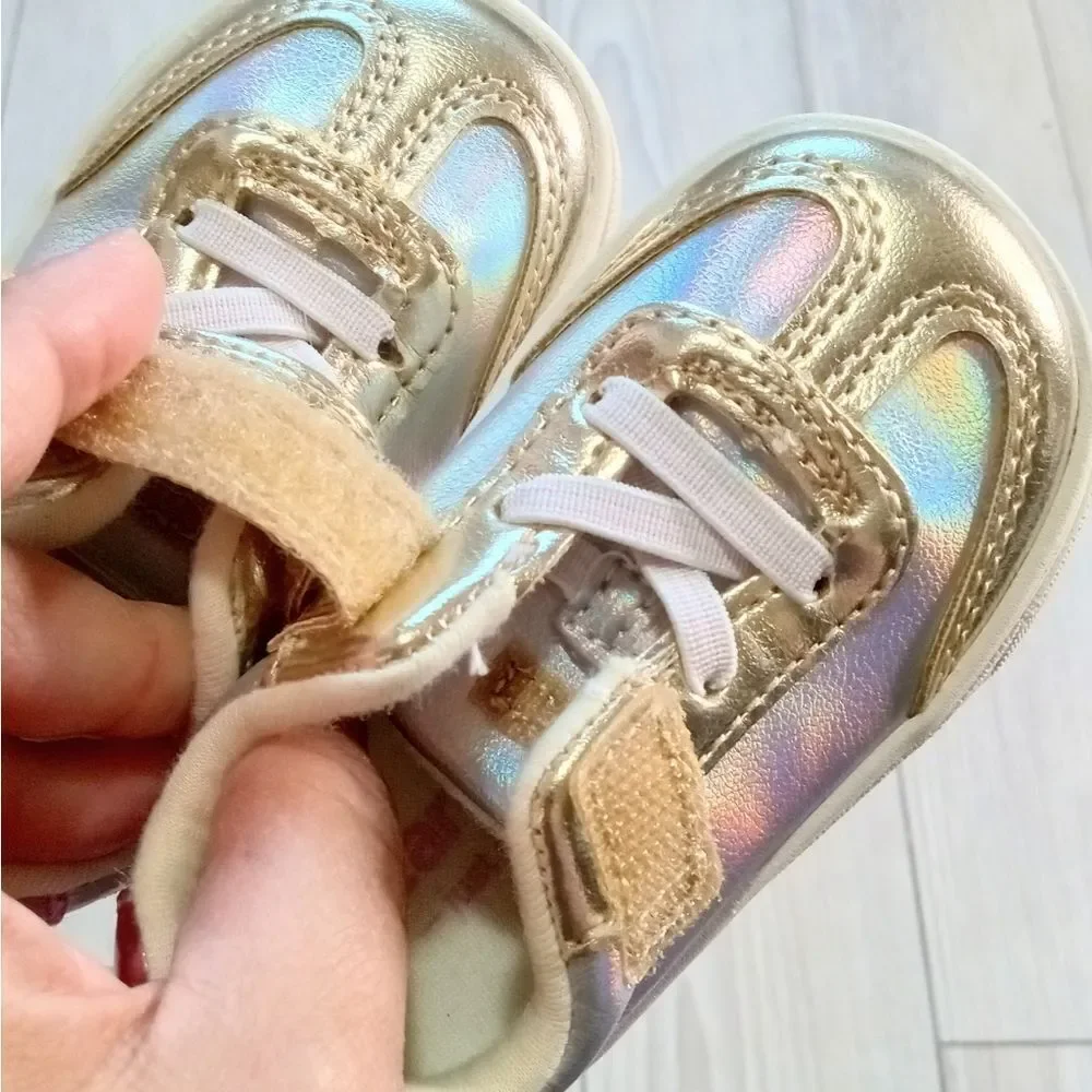 (19-3973) Carter's Shoes Sz 3